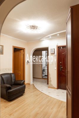 Продам трехкомнатную (3-комн.) квартиру, 25 Октября пр-кт, 46к1, Гатчина г