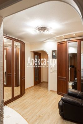 Продам трехкомнатную (3-комн.) квартиру, 25 Октября пр-кт, 46к1, Гатчина г
