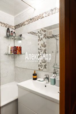 Продам трехкомнатную (3-комн.) квартиру, 25 Октября пр-кт, 46к1, Гатчина г