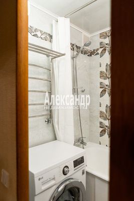 Продам трехкомнатную (3-комн.) квартиру, 25 Октября пр-кт, 46к1, Гатчина г