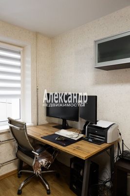 Продам трехкомнатную (3-комн.) квартиру, 25 Октября пр-кт, 46к1, Гатчина г