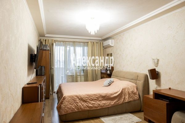 Продам трехкомнатную (3-комн.) квартиру, 25 Октября пр-кт, 46к1, Гатчина г