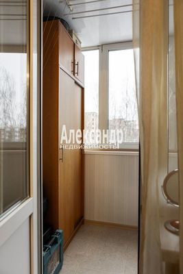 Продам трехкомнатную (3-комн.) квартиру, 25 Октября пр-кт, 46к1, Гатчина г