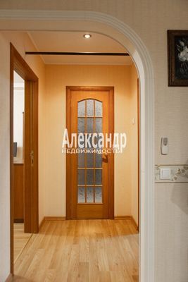 Продам трехкомнатную (3-комн.) квартиру, 25 Октября пр-кт, 46к1, Гатчина г