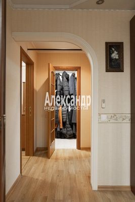 Продам трехкомнатную (3-комн.) квартиру, 25 Октября пр-кт, 46к1, Гатчина г