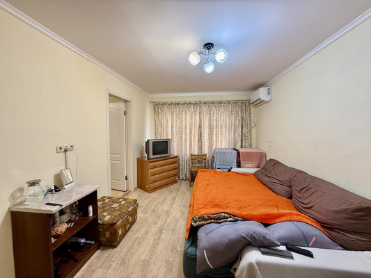 Продам трехкомнатную (3-комн.) квартиру, Валдайская ул, 6, Симферополь г