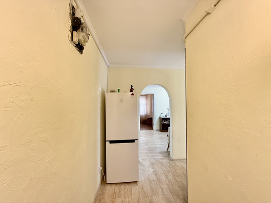 Продам трехкомнатную (3-комн.) квартиру, Валдайская ул, 6, Симферополь г