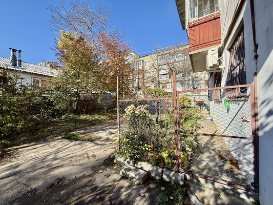 Продам трехкомнатную (3-комн.) квартиру, Валдайская ул, 6, Симферополь г