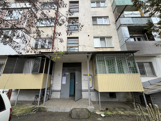 Продам двухкомнатную (2-комн.) квартиру, Кирова ул, 10, Нальчик г