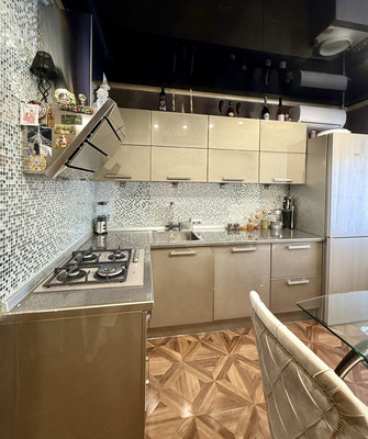 Продам трехкомнатную (3-комн.) квартиру, Великой Победы б-р, 21, Волгодонск г