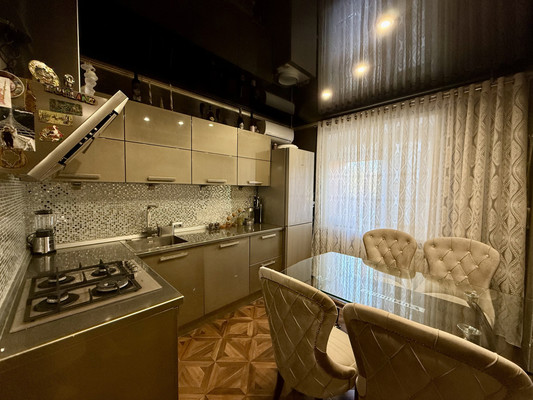 Продам трехкомнатную (3-комн.) квартиру, Великой Победы б-р, 21, Волгодонск г