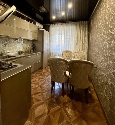 Продам трехкомнатную (3-комн.) квартиру, Великой Победы б-р, 21, Волгодонск г