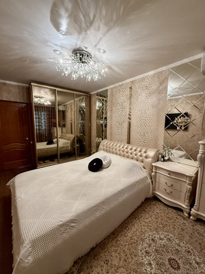 Продам трехкомнатную (3-комн.) квартиру, Великой Победы б-р, 21, Волгодонск г