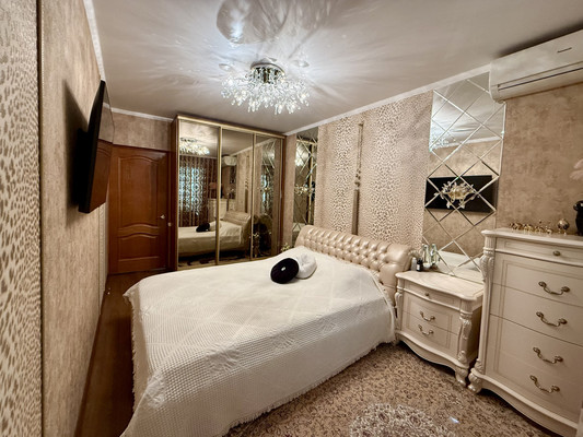 Продам трехкомнатную (3-комн.) квартиру, Великой Победы б-р, 21, Волгодонск г