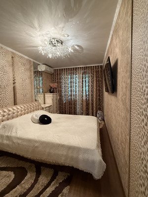 Продам трехкомнатную (3-комн.) квартиру, Великой Победы б-р, 21, Волгодонск г