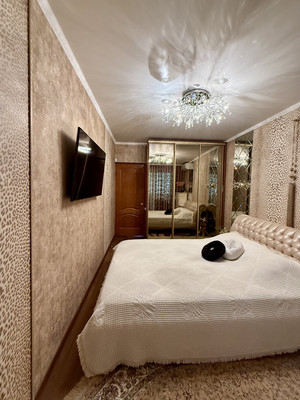 Продам трехкомнатную (3-комн.) квартиру, Великой Победы б-р, 21, Волгодонск г