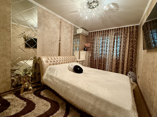 Продам трехкомнатную (3-комн.) квартиру, Великой Победы б-р, 21, Волгодонск г