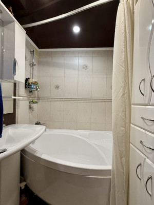 Продам трехкомнатную (3-комн.) квартиру, Великой Победы б-р, 21, Волгодонск г