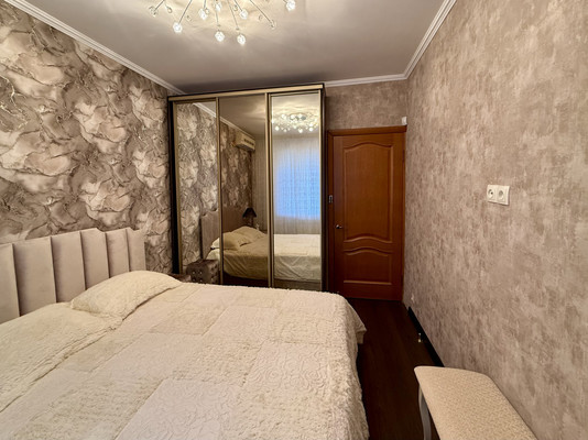 Продам трехкомнатную (3-комн.) квартиру, Великой Победы б-р, 21, Волгодонск г