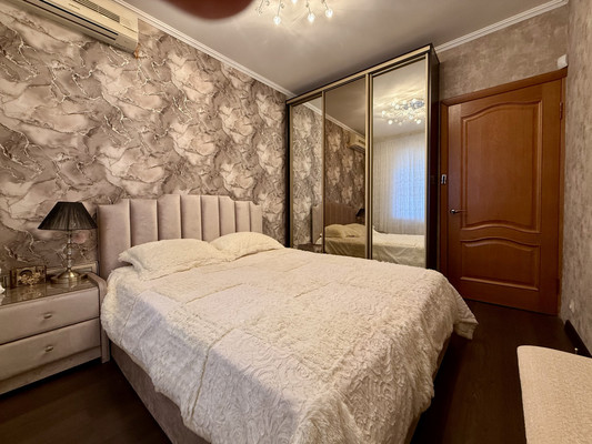 Продам трехкомнатную (3-комн.) квартиру, Великой Победы б-р, 21, Волгодонск г