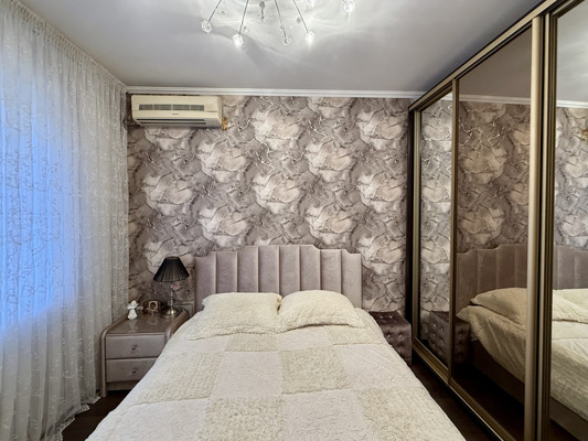 Продам трехкомнатную (3-комн.) квартиру, Великой Победы б-р, 21, Волгодонск г