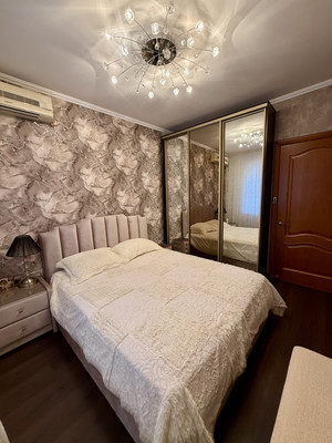 Продам трехкомнатную (3-комн.) квартиру, Великой Победы б-р, 21, Волгодонск г