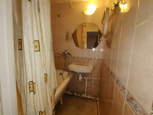 Продам двухкомнатную (2-комн.) квартиру, Кировоградская ул, 24к1, Москва г