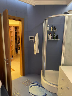 Продам трехкомнатную (3-комн.) квартиру, Ярцевская ул, 27к1, Москва г