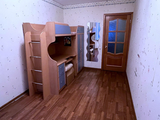 Продам трехкомнатную (3-комн.) квартиру, Ленинградская ул, 33, Пушкин г