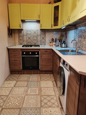 Продам многокомнатную квартиру, Веры Слуцкой ул, 19, Колпино г