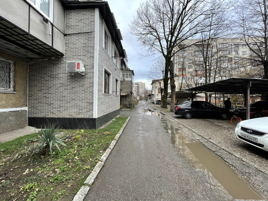 Продам трехкомнатную (3-комн.) квартиру, 2 Таманской Дивизии ул, 428, Нальчик г