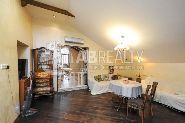 Продам многокомнатную квартиру, Пятницкая ул, 57с2, Москва г