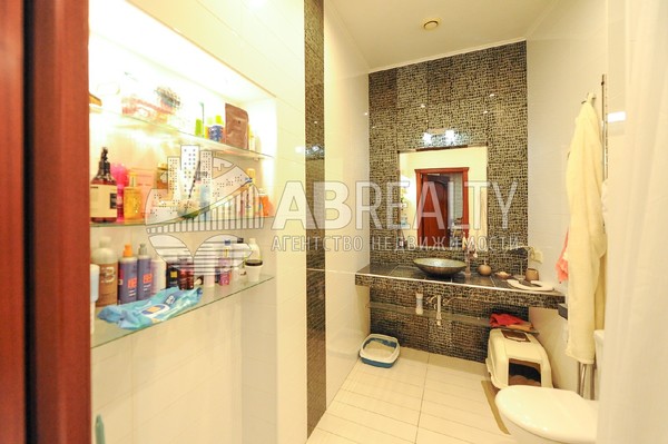 Продам многокомнатную квартиру, Пятницкая ул, 57с2, Москва г