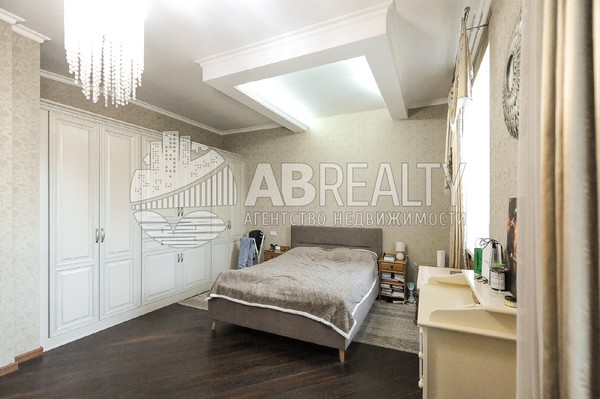 Продам многокомнатную квартиру, Пятницкая ул, 57с2, Москва г