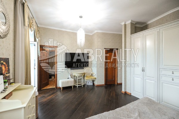 Продам многокомнатную квартиру, Пятницкая ул, 57с2, Москва г