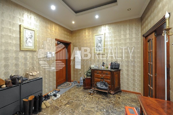 Продам многокомнатную квартиру, Пятницкая ул, 57с2, Москва г