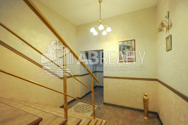 Продам многокомнатную квартиру, Пятницкая ул, 57с2, Москва г