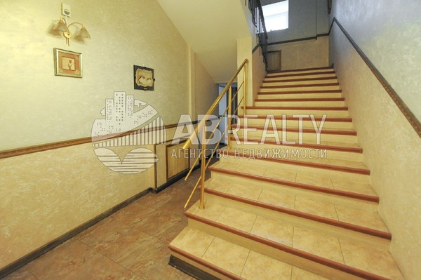 Продам многокомнатную квартиру, Пятницкая ул, 57с2, Москва г