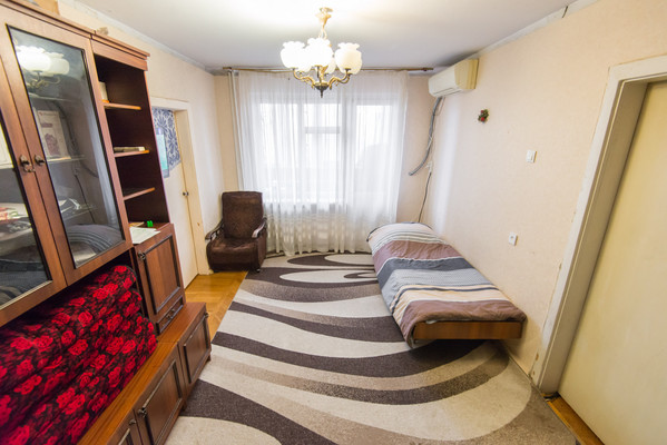 Продам трехкомнатную (3-комн.) квартиру, Волкова ул, 4к2, Ростов-на-Дону г