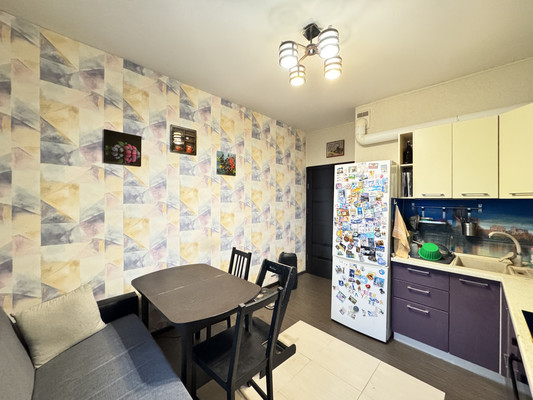 Продам однокомнатную (1-комн.) квартиру, Героев пр-кт, 26Ак1, Санкт-Петербург г