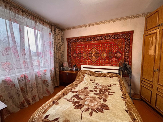 Продам многокомнатную квартиру, Строителей ул, 15, Белые Берега рп