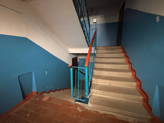 Продам многокомнатную квартиру, Строителей ул, 15, Белые Берега рп