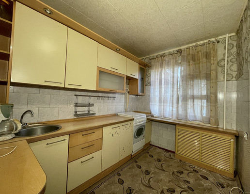 Продам трехкомнатную (3-комн.) квартиру, Молодежная ул, 11, Волгодонск г