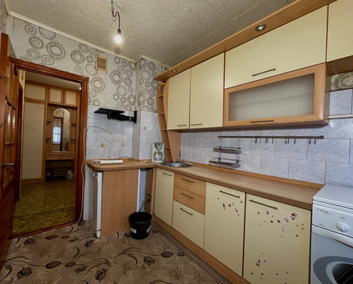 Продам трехкомнатную (3-комн.) квартиру, Молодежная ул, 11, Волгодонск г