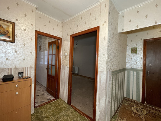 Продам трехкомнатную (3-комн.) квартиру, Молодежная ул, 11, Волгодонск г