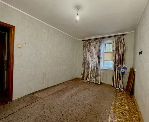 Продам трехкомнатную (3-комн.) квартиру, Молодежная ул, 11, Волгодонск г