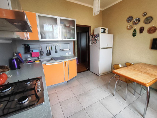 Продам многокомнатную квартиру, Черникова ул, 32, Волгодонск г