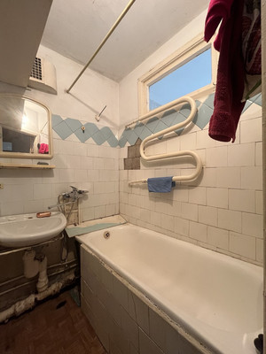 Продам трехкомнатную (3-комн.) квартиру, Свердлова ул, 16кб, Новороссийск г