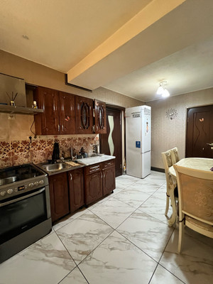 Продам двухкомнатную (2-комн.) квартиру, Мовсисяна ул, 5, Нальчик г