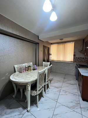 Продам двухкомнатную (2-комн.) квартиру, Мовсисяна ул, 5, Нальчик г